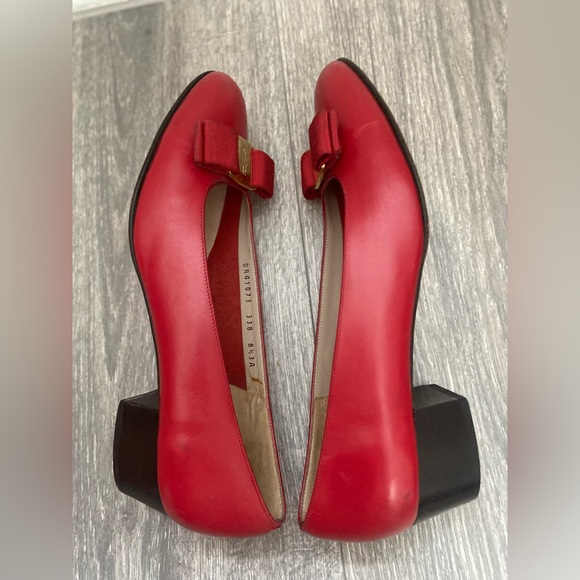 Salvatore Ferragamo Women’s Vara Red Leather Bow Low Pumps Size 8.5 /very narrow - Picture 11 of 12
